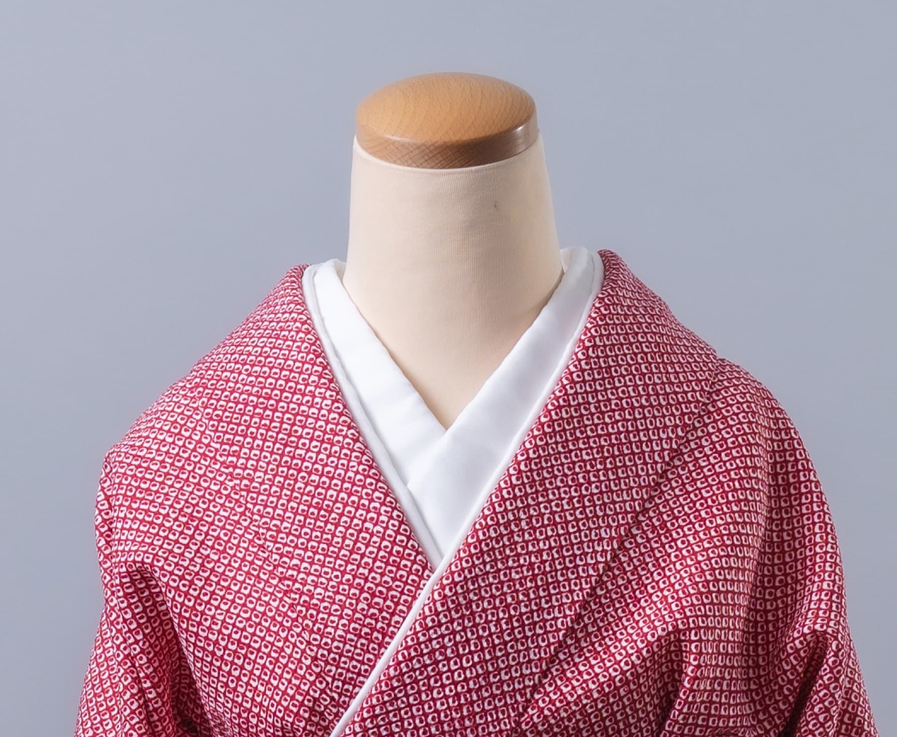赤い色掛下を合わせた和装コーディネート